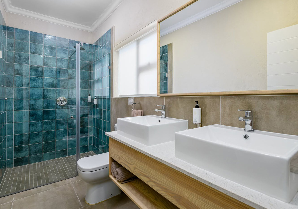 Hazyview Cabanas PR unit bathroom