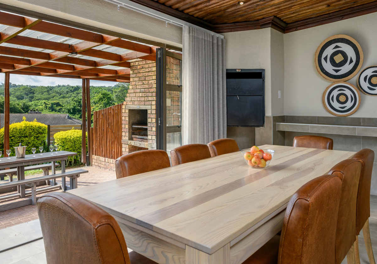 Hazyview Cabanas Dining room
